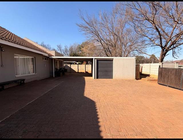 4 BEDROOM HOUSE FOR SALE IN DRIE RIVIERE